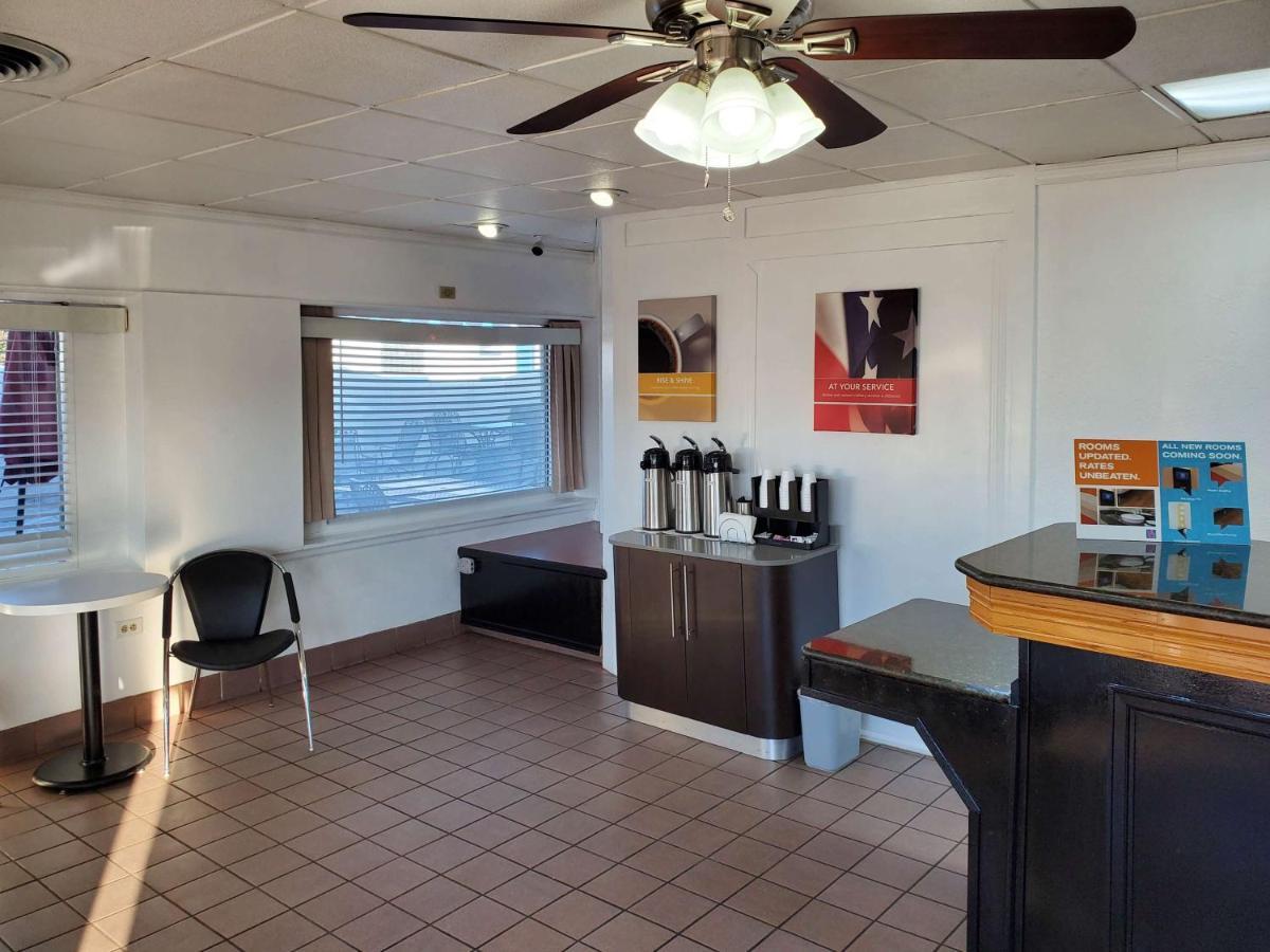 Hotel 6-canon City, Co 719-458-1216 Canon City