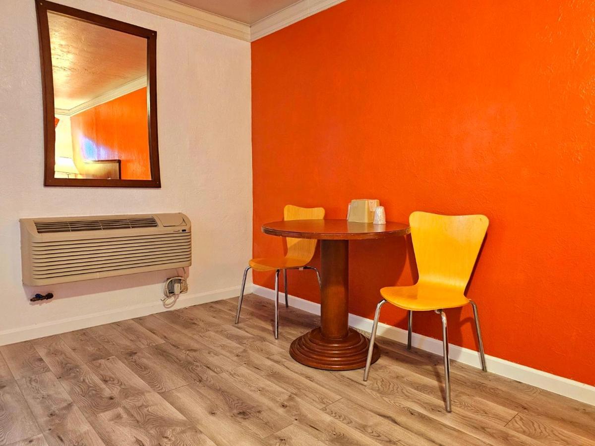 Hotel 6-canon City, Co 719-458-1216 Canon City