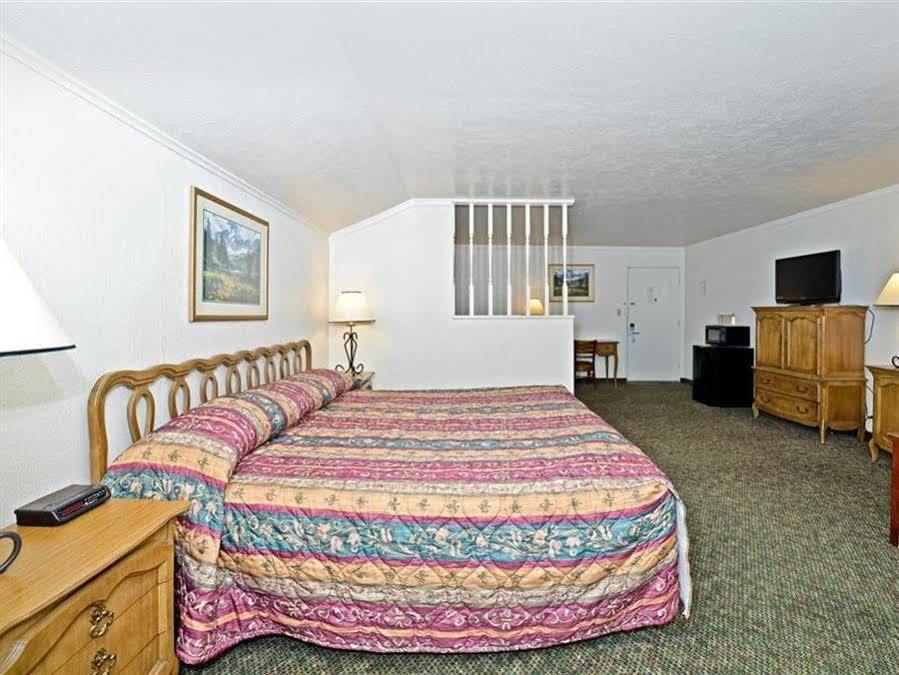6-canon City, Co 719-458-1216 Hotel Canon City