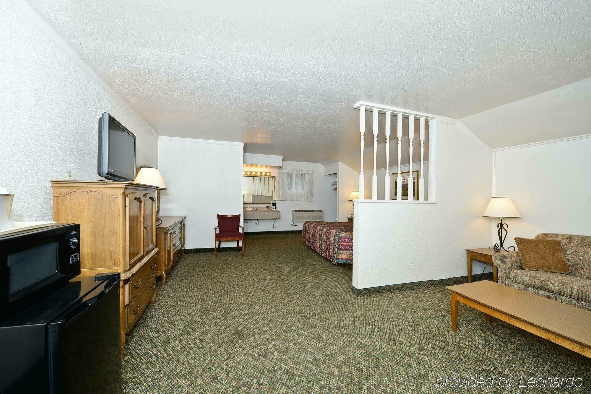 6-canon City, Co 719-458-1216