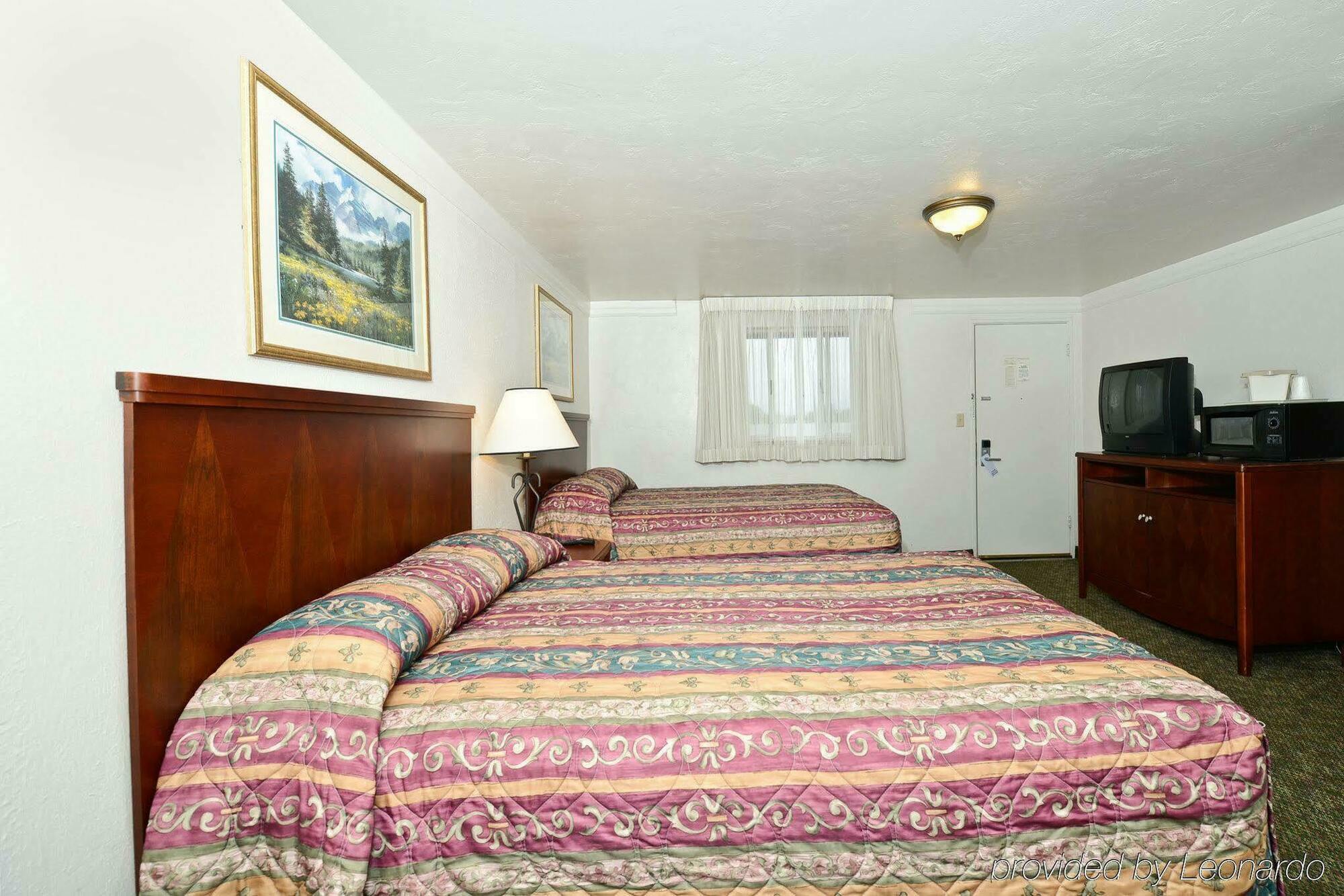 6-canon City, Co 719-458-1216 Hotel
